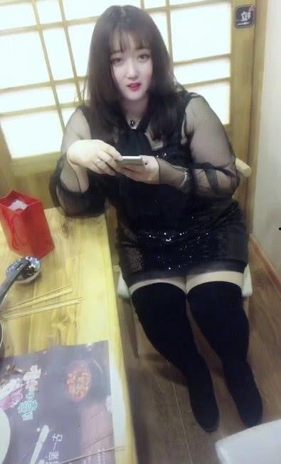 小姐姐吃肥瓜视频,小姐姐的甜蜜诱惑瞬间 小姐姐吃肥瓜视频,小姐姐的甜蜜诱惑瞬间