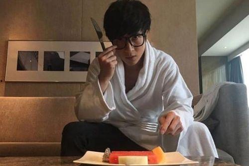 薛之谦大肠吃瓜视频,一场娱乐与美食的跨界盛宴 薛之谦大肠吃瓜视频,一场娱乐与美食的跨界盛宴